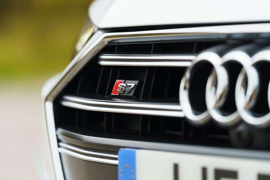 Логотип Audi S7 Sportback TDI 2019 года  (UK) (фото 20 из 41)